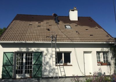 Application d'un antimousse pour toiture à Souchez, département 62